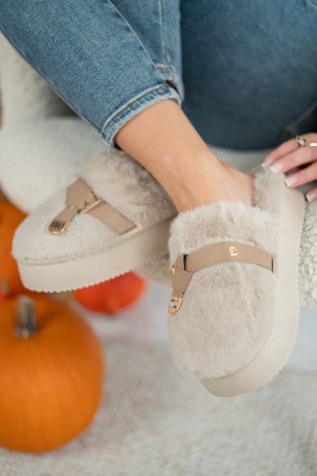 Kapcie na platformie z emblematem Fango – Cosyrelle 1