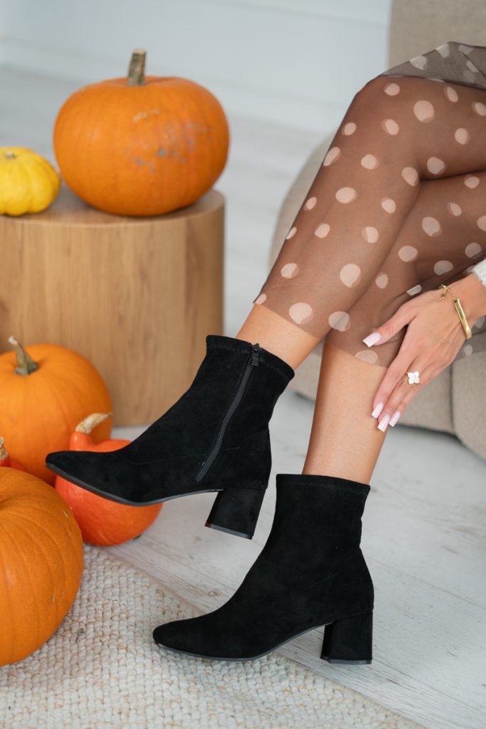 Eleganckie botki zamszowe na niskim obcasie Czarny – Velayne 2