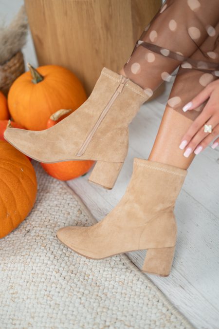 Eleganckie botki zamszowe na niskim obcasie Fango – Velayne 1