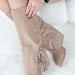 Kozaki zamszowe z frędzlami na słupku Fango - Florayne 3