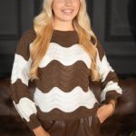 Sweter w paski falowane Czekoladowy – Lorivra 1