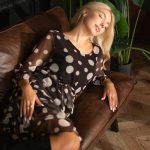 Sukienka tiulowa z paskiem i zwiewnymi rękawami Biały – Feyrissea 1