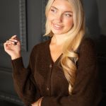 Sweter rozpinany w serek Czekoladowy – Orlissea 6