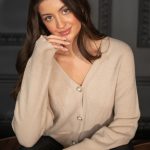 Sweter rozpinany ze złotymi guzikami Beżowy – Gildora 2