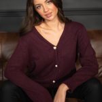 Sweter rozpinany ze złotymi guzikami Bordowy – Gildora 3