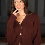 Sweter rozpinany ze złotymi guzikami Czekoladowy – Gildora 2