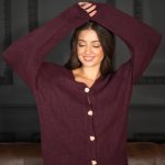 Sweter rozpinany ze złotymi guzikami Bordowy – Gildora 4