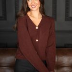 Sweter rozpinany ze złotymi guzikami Czekoladowy – Gildora 1