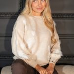 Sweterek w serduszka włochaty Beżowy – Amelira 4