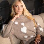 Sweterek w serduszka włochaty Fango – Amelira 3