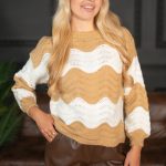 Sweter w paski falowane Camelowy – Lorivra 1