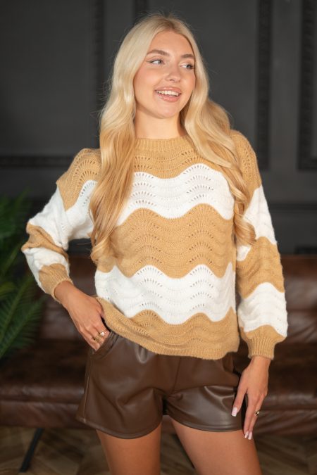 Sweter w paski falowane Camelowy – Lorivra 1