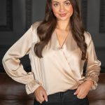 Bluzka kopertowa damska V Beżowy – Cyrivellea 1