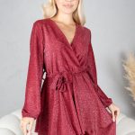 Sukienka brokatowa z falbaną i dekoltem V Bordowy - Jysoria 1