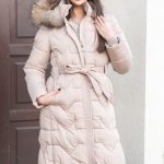 Zimowa kurtka z paskiem i futrzanym wykończeniem Beżowy – Winavelle 4