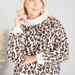 Sweter w panterkę z golfem Beżowy – Panthirra 2