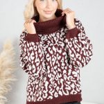 Sweter w panterkę z golfem Bordowy – Panthirra 2