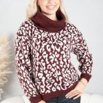 Sweter w panterkę z golfem Bordowy – Panthirra 1