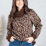 Sweter w panterkę z golfem Czekoladowy – Panthirra 4