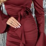 Drapowana sukienka z różą Bordowy – Rosivra 4