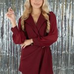 Kombinezon kopertowy z paskiem i złotą klamrą Bordowy – Aurevane 3