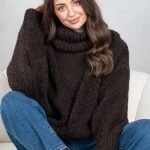 Sweter boucle z golfem Czekoladowy – Molivane 5