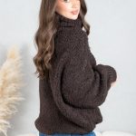 Sweter boucle z golfem Czekoladowy – Molivane 4