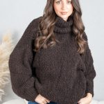 Sweter boucle z golfem Czekoladowy – Molivane 1