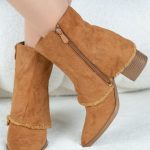 Botki na słupku ze strzępieniami Camelowe - Belivane 3