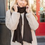 Damski szalik prążkowany Czekoladowy – Ribellea 1