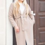 Klasyczny płaszcz z wiązaniem Beżowy – Elvarisse 4