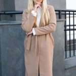 Klasyczny płaszcz z wiązaniem Piaskowy – Elvarisse 3