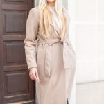 Klasyczny płaszcz z wiązaniem Beżowy – Elvarisse 1