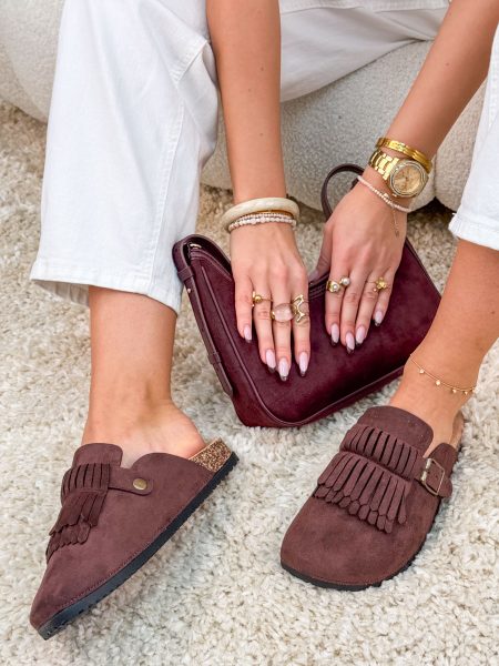 Zamszowe klapki wsuwane zakryte Czekoladowe – Velvet Ease 1