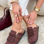 Zamszowe klapki wsuwane zakryte Czekoladowe – Velvet Ease 2