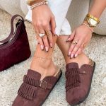 Zamszowe klapki wsuwane zakryte Czekoladowe – Velvet Ease 3