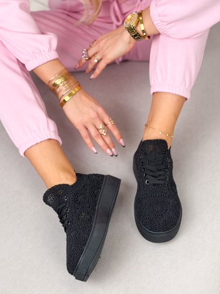 Sneakersy koronkowe Czarne – Urban Lace 1