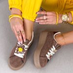 Sneakersy ze zdobieniami przy sznurówkach Czekoladowe – Lace Detail 4