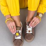 Sneakersy ze zdobieniami przy sznurówkach Czekoladowe – Lace Detail 1