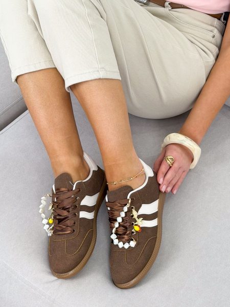 Sneakersy z zawieszkami Czekoladowe – Charmed Walk 1