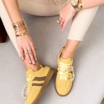 Sneakersy z zawieszkami Bananowe – Charmed Walk 4