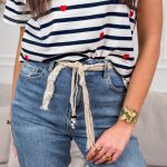 Spodnie jeansowe mom fit z ażurowym paskiem z koralikami – Beaded Touch 2