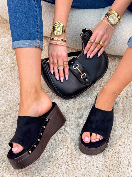 Klapki na koturnie z ćwiekami Czarne – Edge Of Style 1