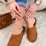 Zabudowane klapki zamszowe Czekoladowy – Closed Comfort 3