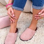 Zabudowane klapki zamszowe Pudrowy – Closed Comfort 4