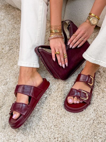 Klapki na masywnej podeszwie z podwójnymi klamrami Bordowe – Heavy Accent 1