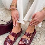 Klapki na masywnej podeszwie z podwójnymi klamrami Bordowe – Heavy Accent 2