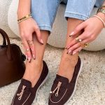 Mokasyny z zawieszkami Czekoladowe – Charming Steps 2