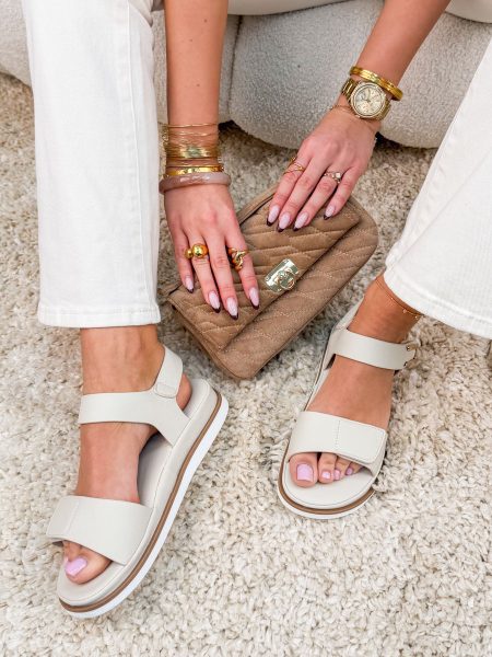 Sandały damskie na rzepy ze złotą aplikacją Beżowe – Golden Hold 1