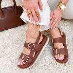 Sandały na miękkiej podeszwie z dwiema klamrami Czekoladowe – Soft Buckles 3